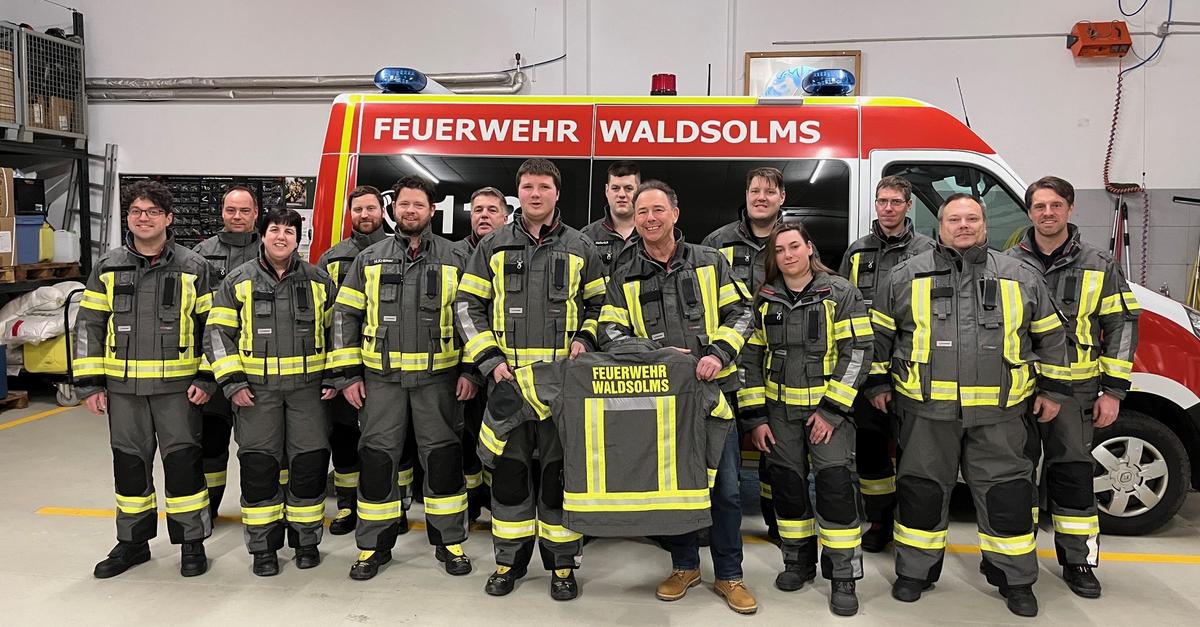 Feuerwehr Waldsolms erhält Einsatzkleidung für 170.000 Euro